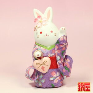 懐妊祝いのプレゼント・うさぎの置物(左手上げ)1